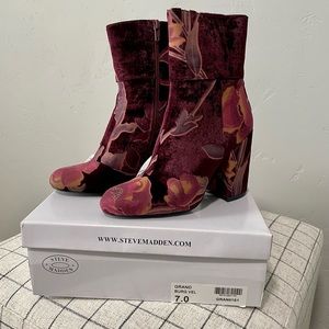 Steve Madden Grand burgundy velvet booties